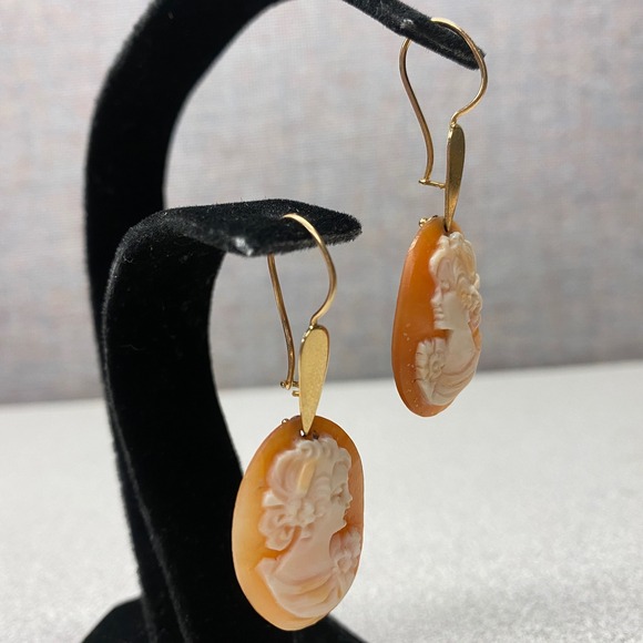 Vintage Italian Gold Cameo Earrings Oval Carved Shell Woman Face Dangle Old - Picture 2 of 9